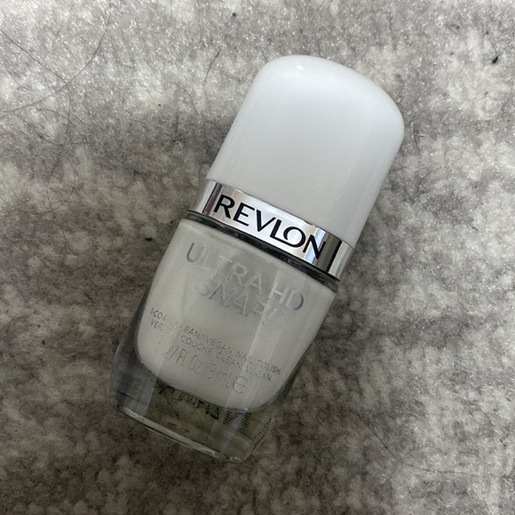 Revlon Ultra HD Snap Nail polish Nudes - Picture 5 of 6